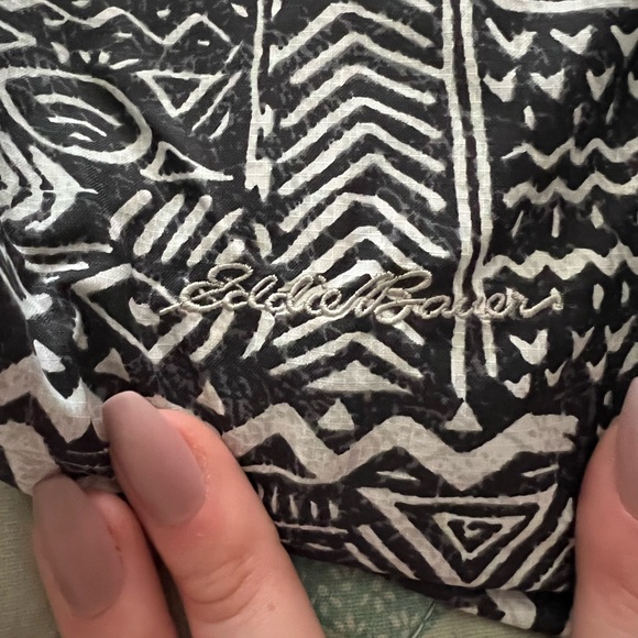 Eddie Bauer Black and White Patterned sling bag - Picture 5 of 5